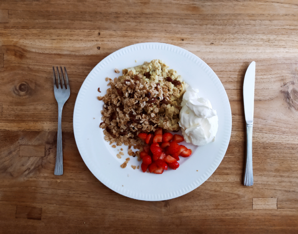 Banana scramble with frying pan crumble: recipe for a healthy and delicious breakfast